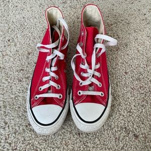 Red Converse chuck Taylor